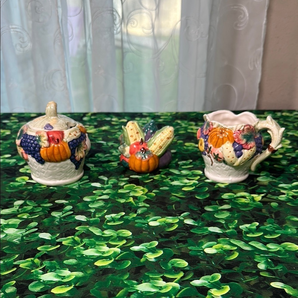 Vintage Vegetable Harvest Sugar Creamer Salt/Pepper Shaker ceramic kitchen set